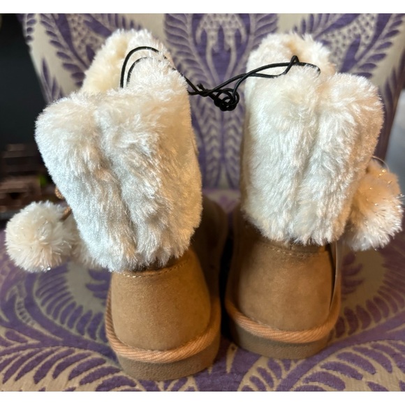 NEW boots with Pom Poms 🤎 - Picture 5 of 6
